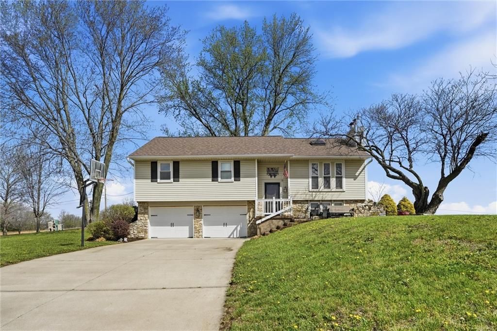 12200 Hollingsworth Road, Kansas City, KS 66109