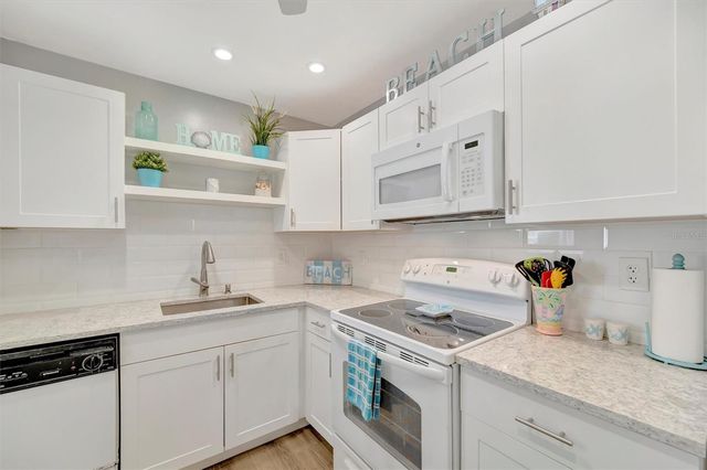 6057 CORAL WAY 3, Bradenton, FL 34207