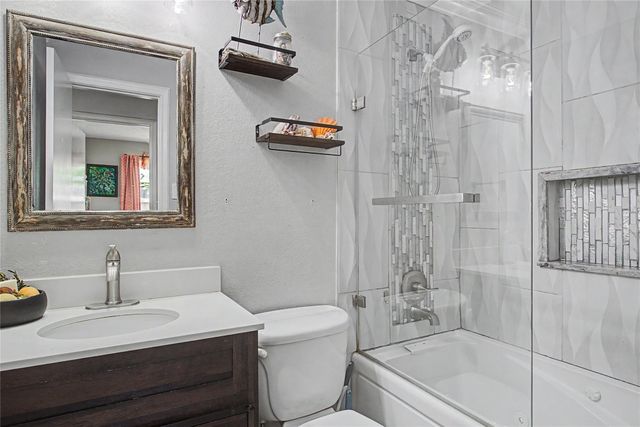 1730 Oak Valley Drive, Kemah, TX 77565