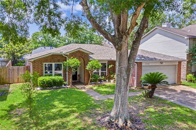 1730 Oak Valley Drive, Kemah, TX 77565