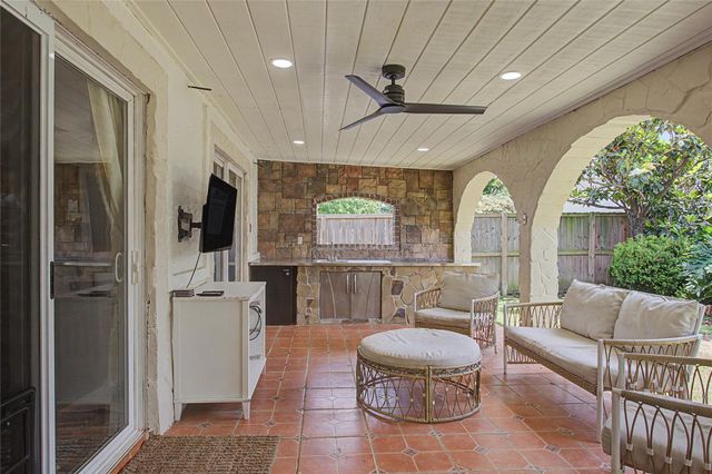 1730 Oak Valley Drive, Kemah, TX 77565