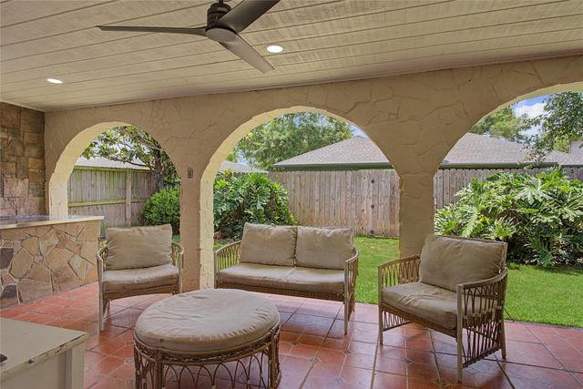 1730 Oak Valley Drive, Kemah, TX 77565