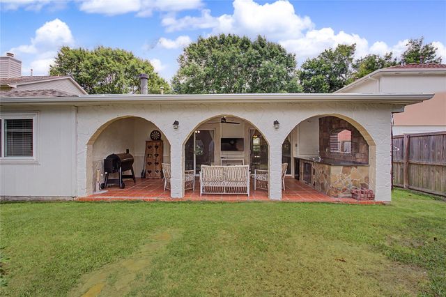 1730 Oak Valley Drive, Kemah, TX 77565