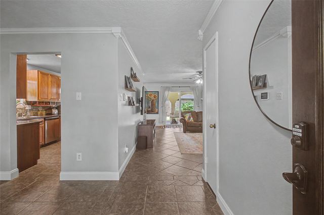 1730 Oak Valley Drive, Kemah, TX 77565