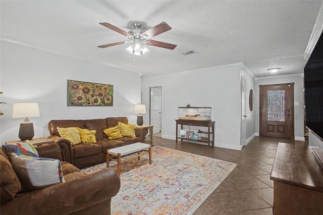 1730 Oak Valley Drive, Kemah, TX 77565
