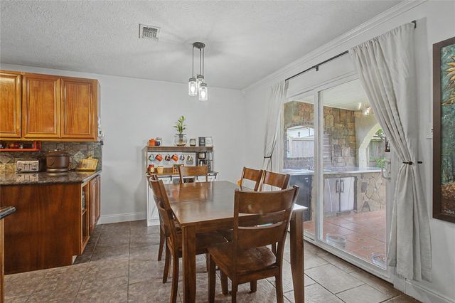 1730 Oak Valley Drive, Kemah, TX 77565