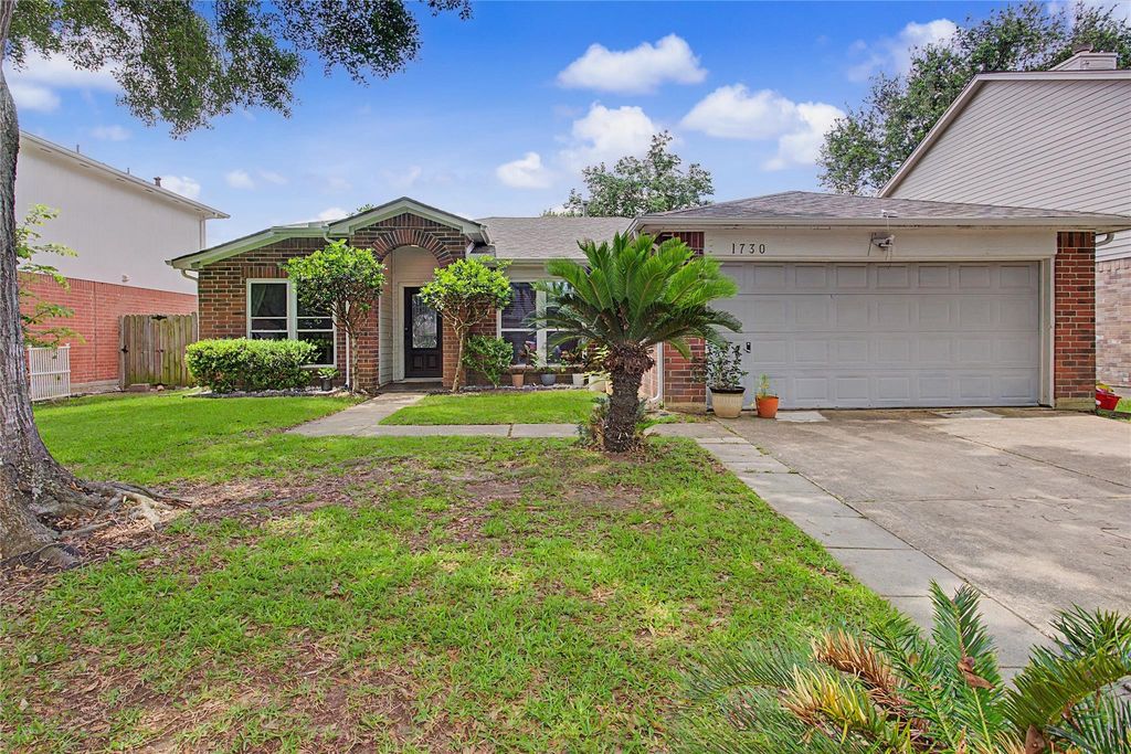 1730 Oak Valley Drive, Kemah, TX 77565