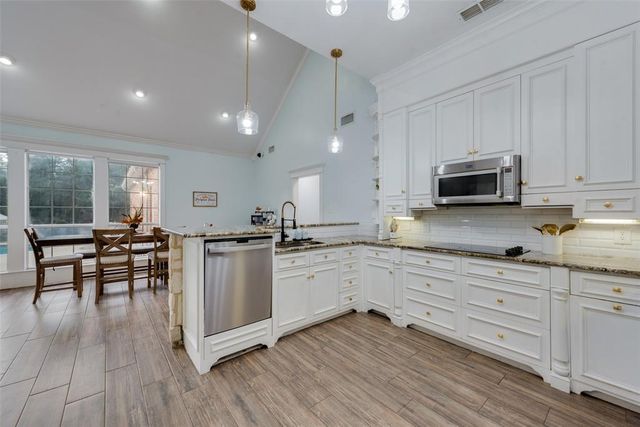 2100 Lakeridge Circle, Ennis, TX 75119