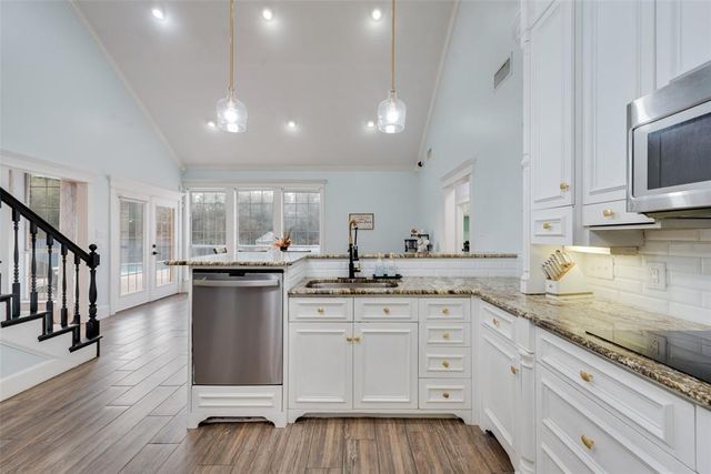 2100 Lakeridge Circle, Ennis, TX 75119