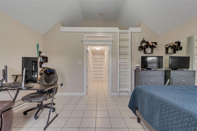 2100 Lakeridge Circle, Ennis, TX 75119