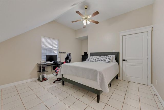2100 Lakeridge Circle, Ennis, TX 75119