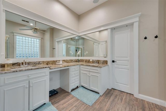 2100 Lakeridge Circle, Ennis, TX 75119