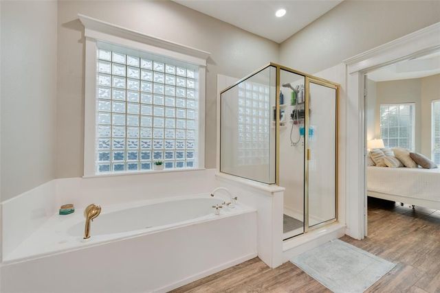 2100 Lakeridge Circle, Ennis, TX 75119