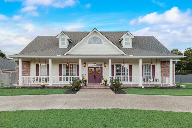 2100 Lakeridge Circle, Ennis, TX 75119