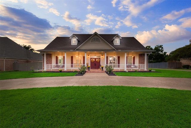 2100 Lakeridge Circle, Ennis, TX 75119