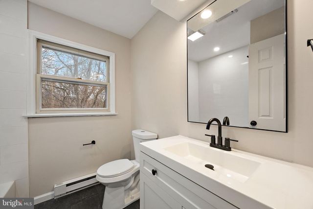 18 HARVEST DR, Thorndale, PA 19372