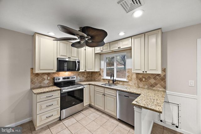 18 HARVEST DR, Thorndale, PA 19372