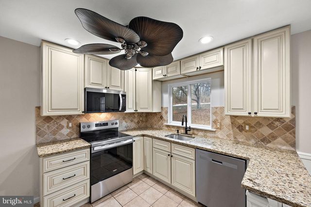 18 HARVEST DR, Thorndale, PA 19372