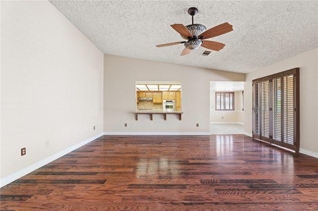 16385 Kamana Court, Apple Valley, CA 92307