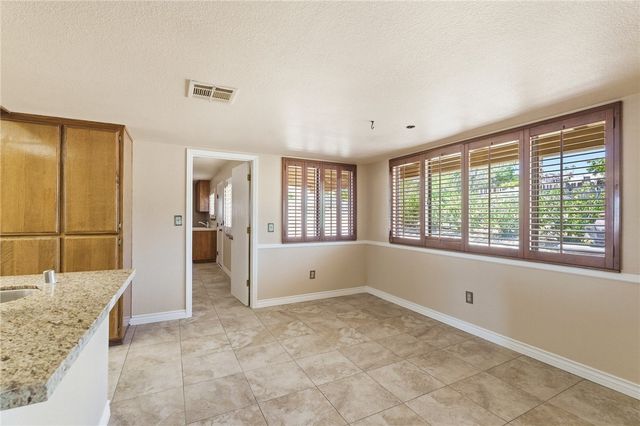 16385 Kamana Court, Apple Valley, CA 92307