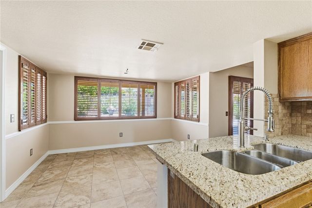 16385 Kamana Court, Apple Valley, CA 92307