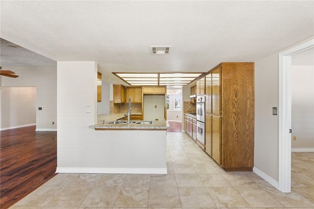 16385 Kamana Court, Apple Valley, CA 92307
