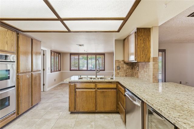 16385 Kamana Court, Apple Valley, CA 92307