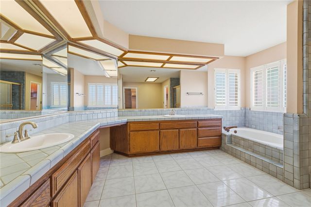 16385 Kamana Court, Apple Valley, CA 92307