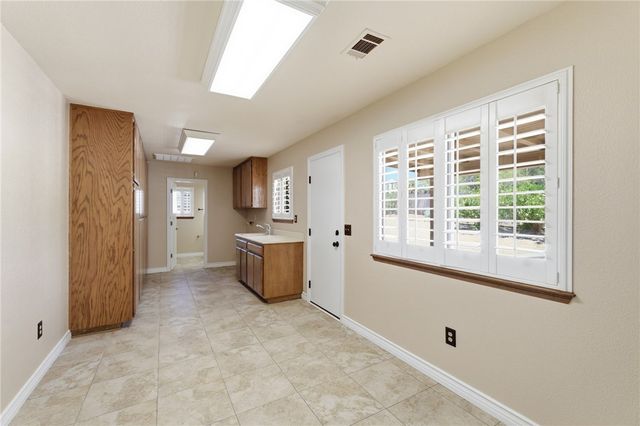 16385 Kamana Court, Apple Valley, CA 92307