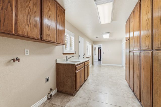 16385 Kamana Court, Apple Valley, CA 92307