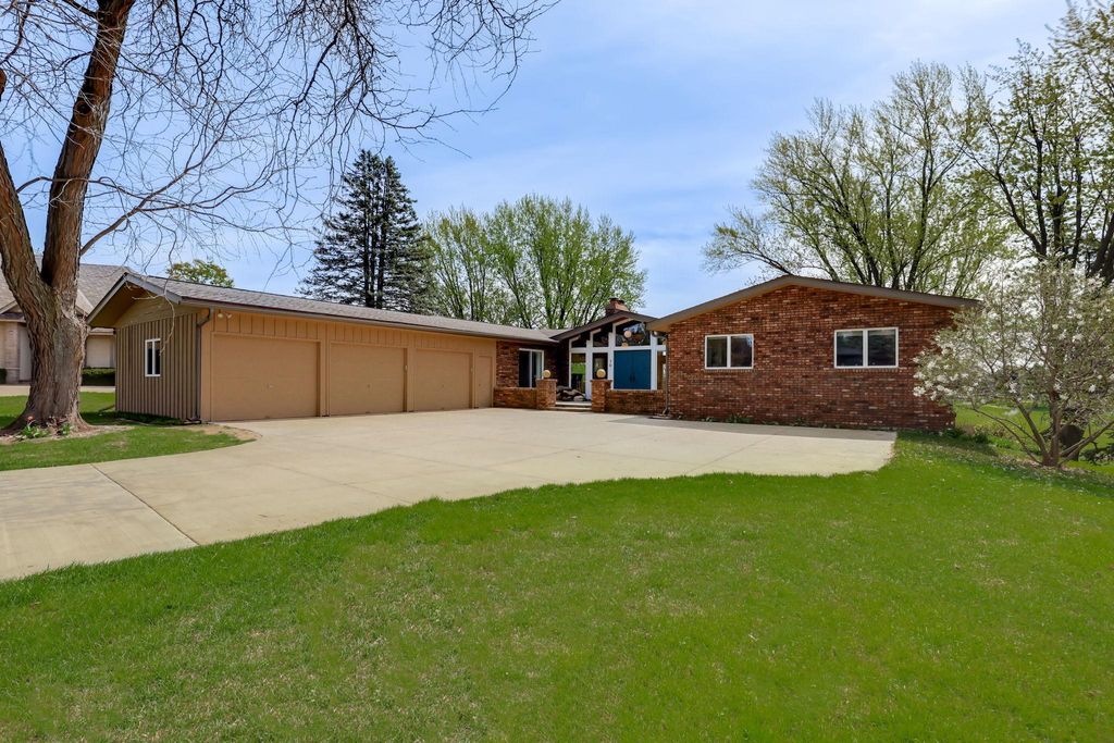 70 Valley Lane, Hastings, MN 55033