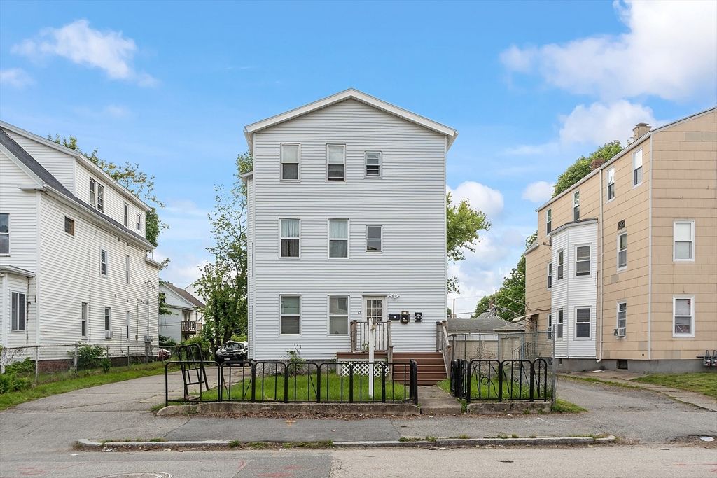 42 Houghton St., Worcester, MA 01604