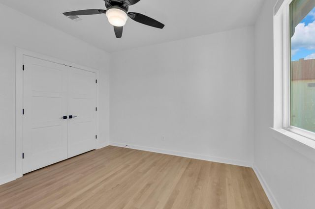 516 Ronay DR S, Spicewood, TX 78669