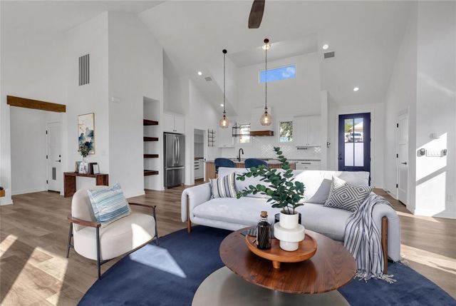 516 Ronay DR S, Spicewood, TX 78669