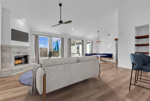 516 Ronay DR S, Spicewood, TX 78669