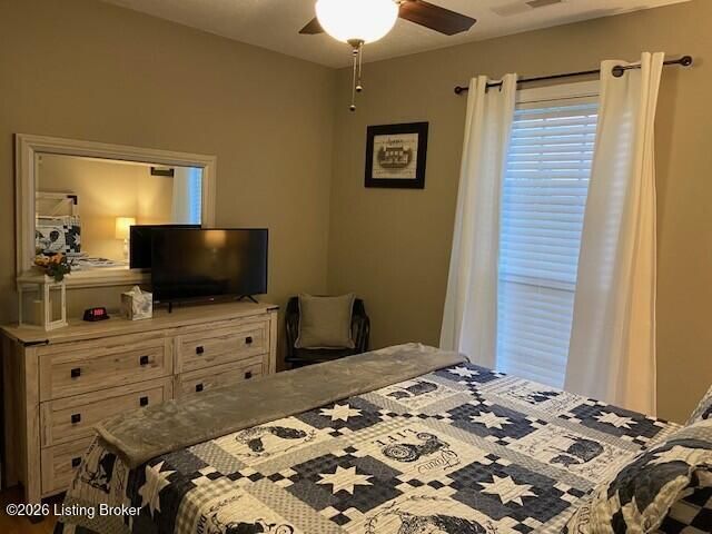 482 Oxmoor Dr, Elizabethtown, KY 42701