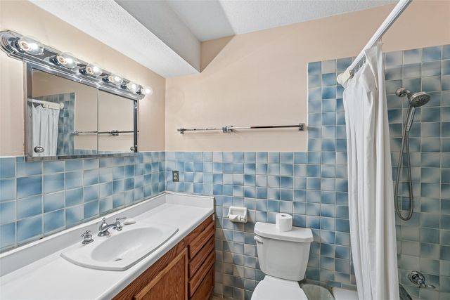 6851 NW 54th Court, Johnston, IA 50131
