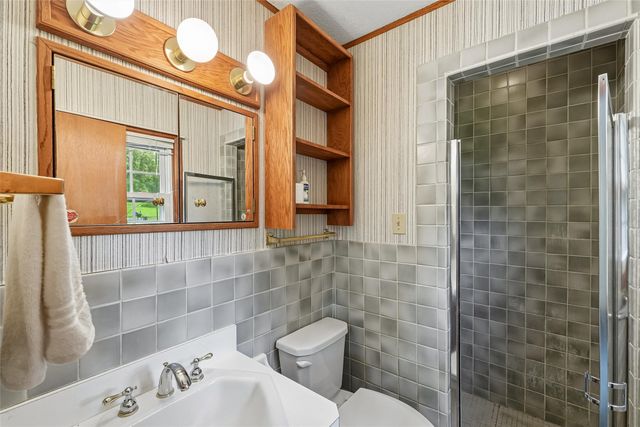 6851 NW 54th Court, Johnston, IA 50131