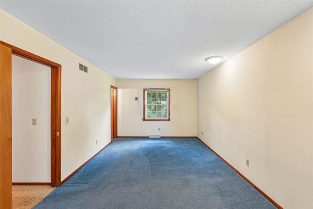 6851 NW 54th Court, Johnston, IA 50131