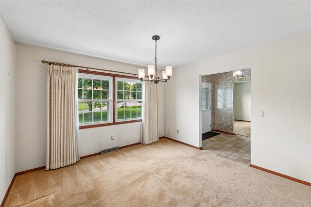 6851 NW 54th Court, Johnston, IA 50131