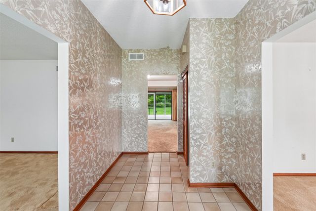 6851 NW 54th Court, Johnston, IA 50131