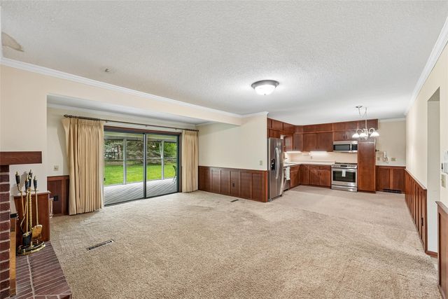 6851 NW 54th Court, Johnston, IA 50131