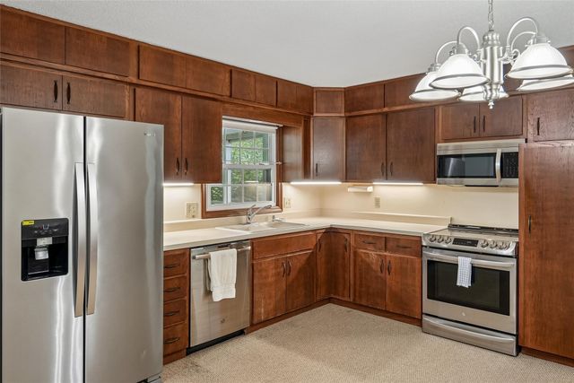 6851 NW 54th Court, Johnston, IA 50131