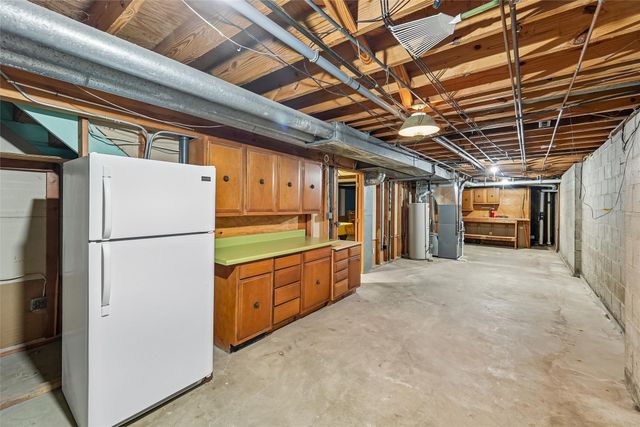 6851 NW 54th Court, Johnston, IA 50131