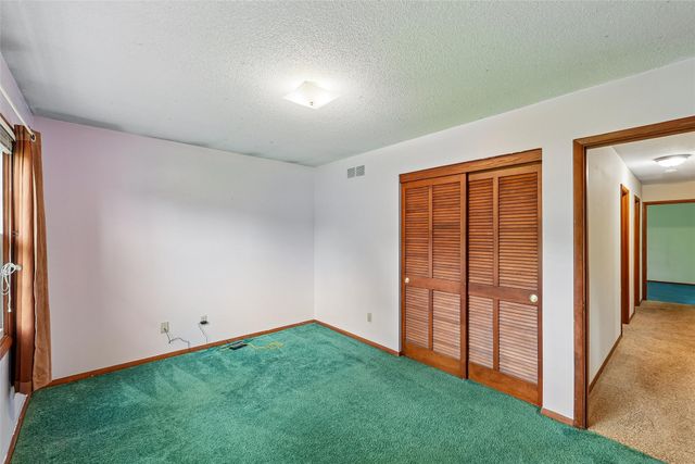 6851 NW 54th Court, Johnston, IA 50131