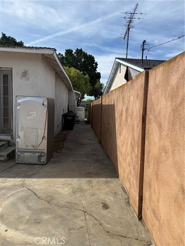 10285 E Belcher, Downey, CA 90242