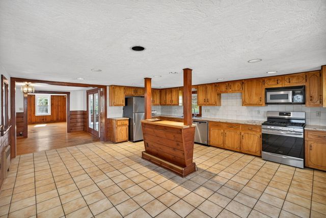 41 Belvidere Road, Falmouth, MA 02540