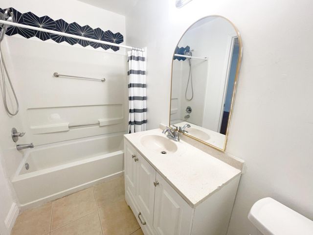 815 W Boynton Beach Boulevard 4-102, Boynton Beach, FL 33426