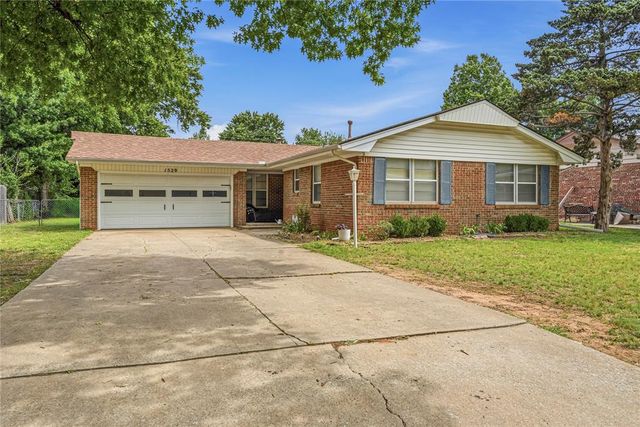 1529 Oakwood Drive, Norman, OK 73069