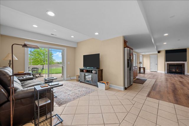 430 Alberosky Way, Batavia, IL 60510